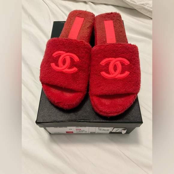Chanel 2022 Interlocking CC Logo Slides red - Picture 1 of 15